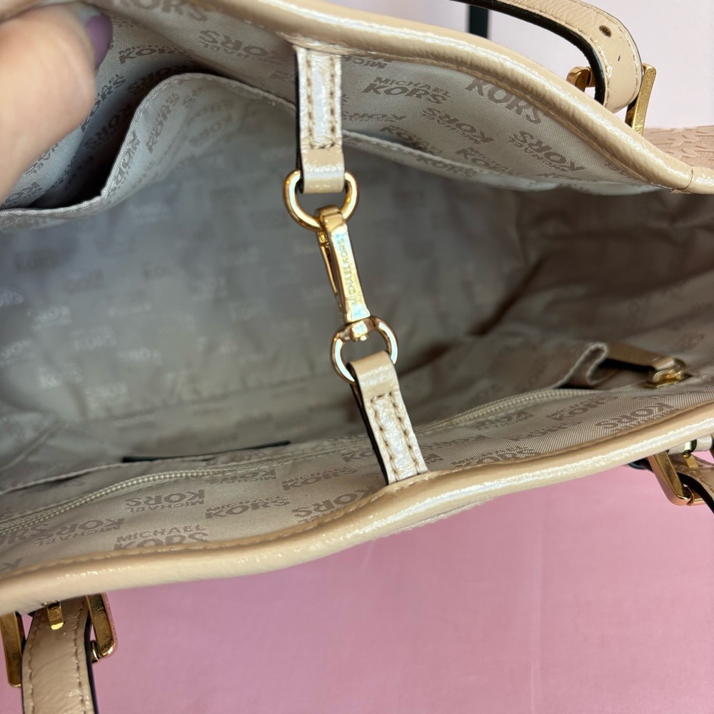 MICHAEL Michael Kors Beige Patent Leather Jet Set Tote EUC - Picture 9 of 10